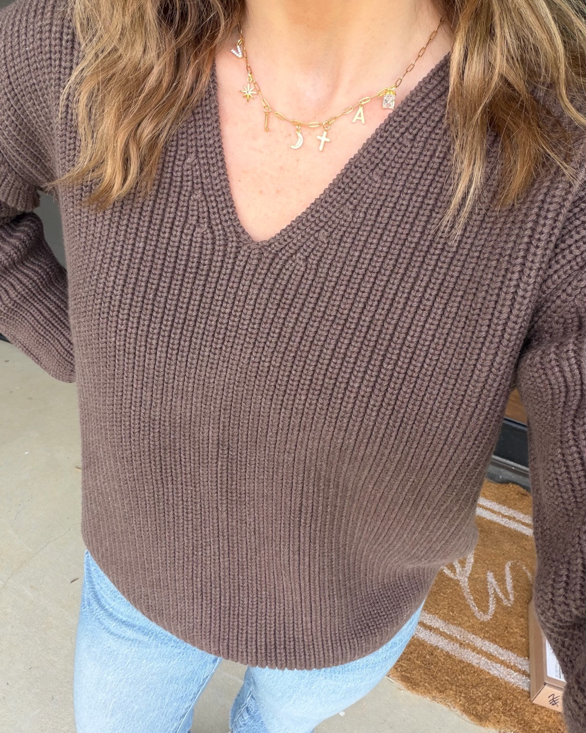 This sweater is 12/10!!! Size down (I’m wearing XS) and buy it in multiple colors. It’s sooo good. Charm necklace is from fable lane 

OOTD | Sweater | Charm Necklace | Jeans 

Come Stay Awhile, Amanda Vernaci

#LTKxMadewell #LTKootd #LTKmomlife