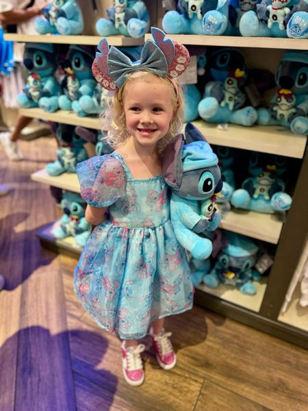 The cutest outfit for a Disney day! Stitch is one of our favorite characters, what’s yours? #DisneyDay #DisneyStyle #Stitch #DisneyFashion