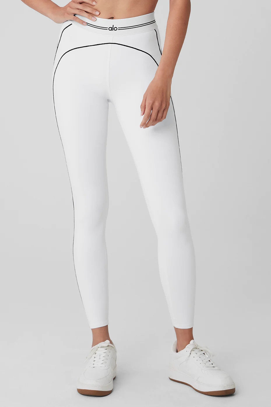 Alo YogaÂ® | Airbrush High-Waist Heart Throb Legging in White/Black, Size: Medium | Alo Yoga (US)