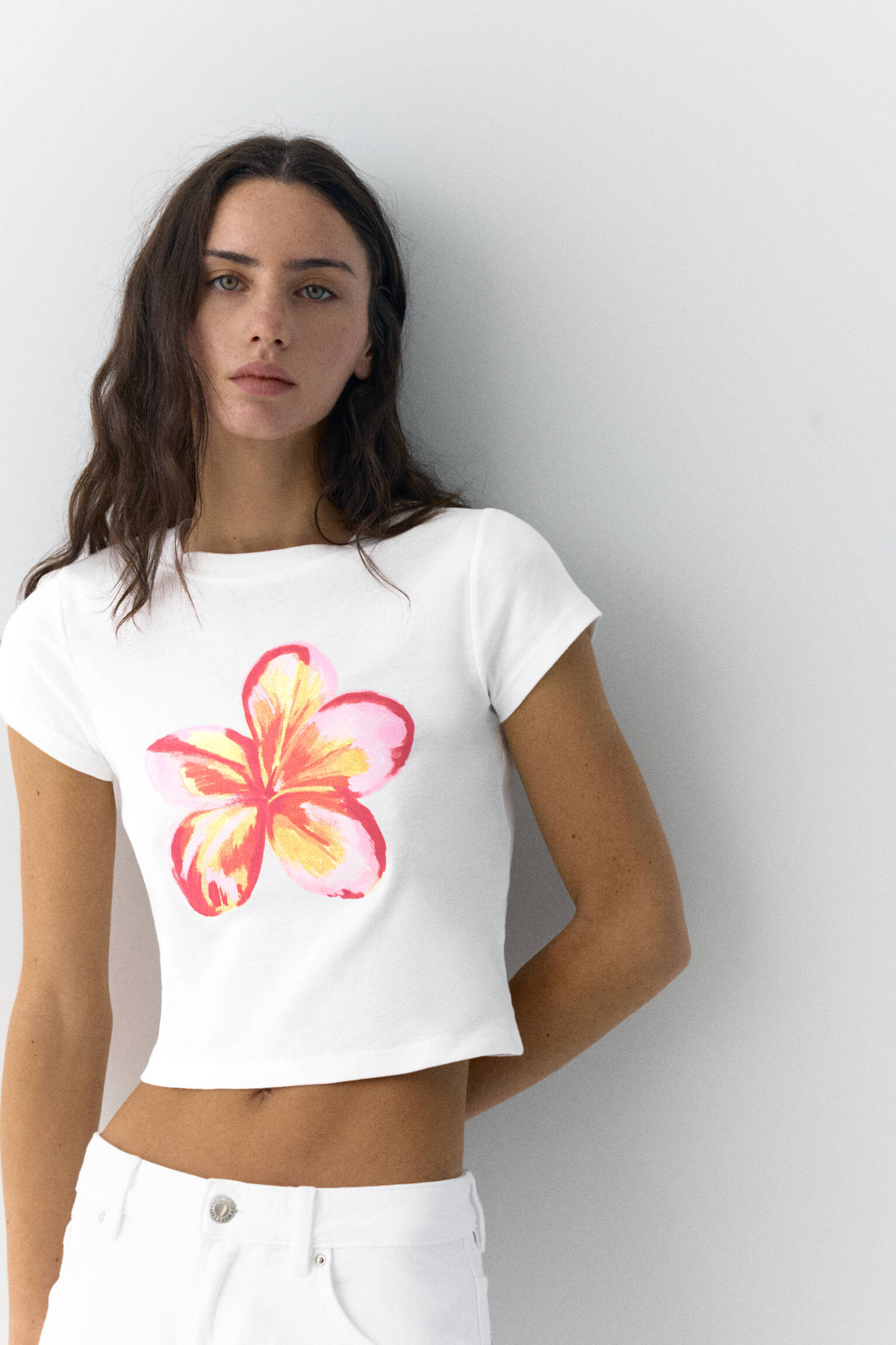 T-shirt with flower graphic | Pull&Bear United Kingdom | PULL and BEAR UK