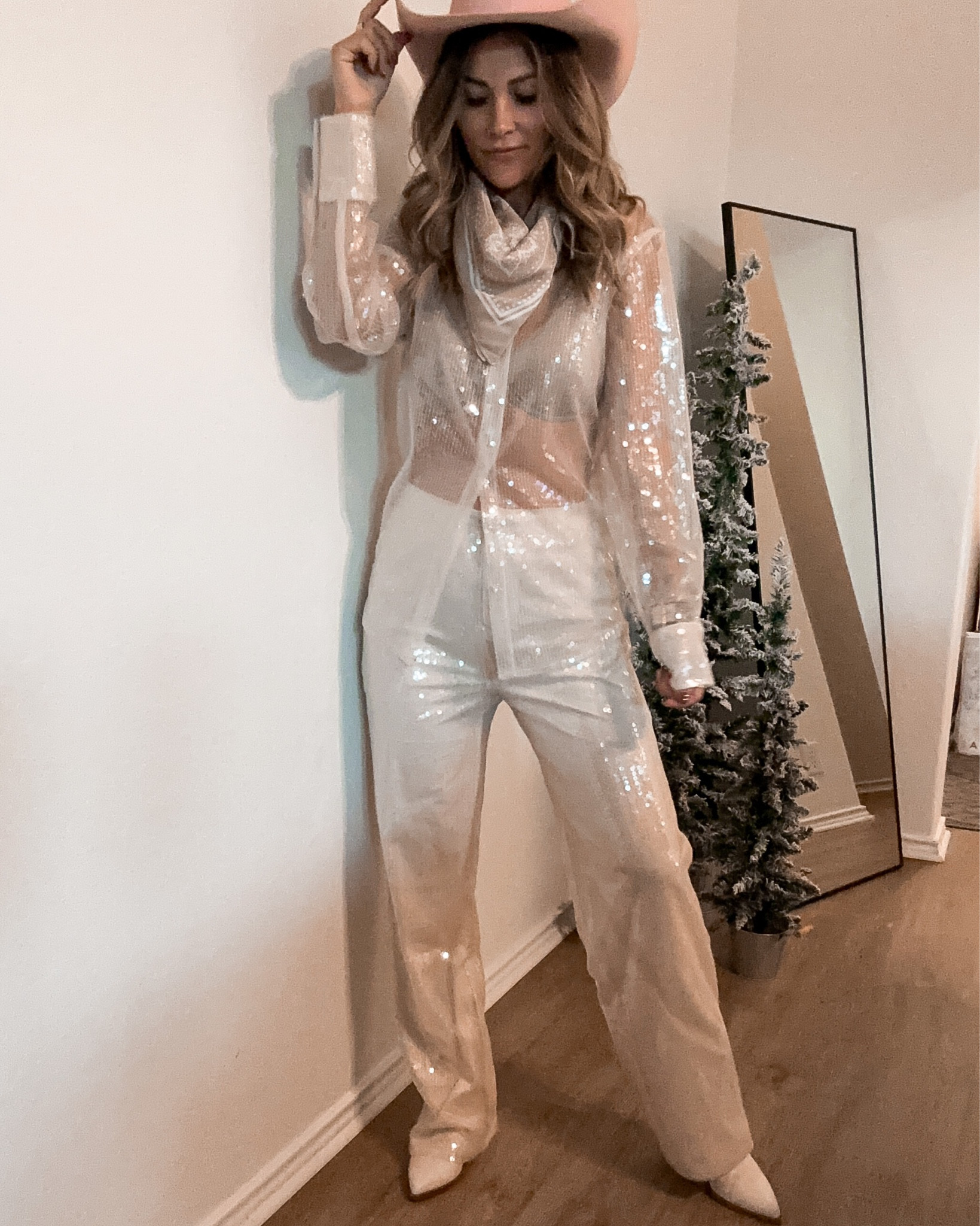 NFR outfit inspo
Revolve sequin pants & button up 
Amazon silk bandana 
White western boots
Pink western hat

#LTKstyletip