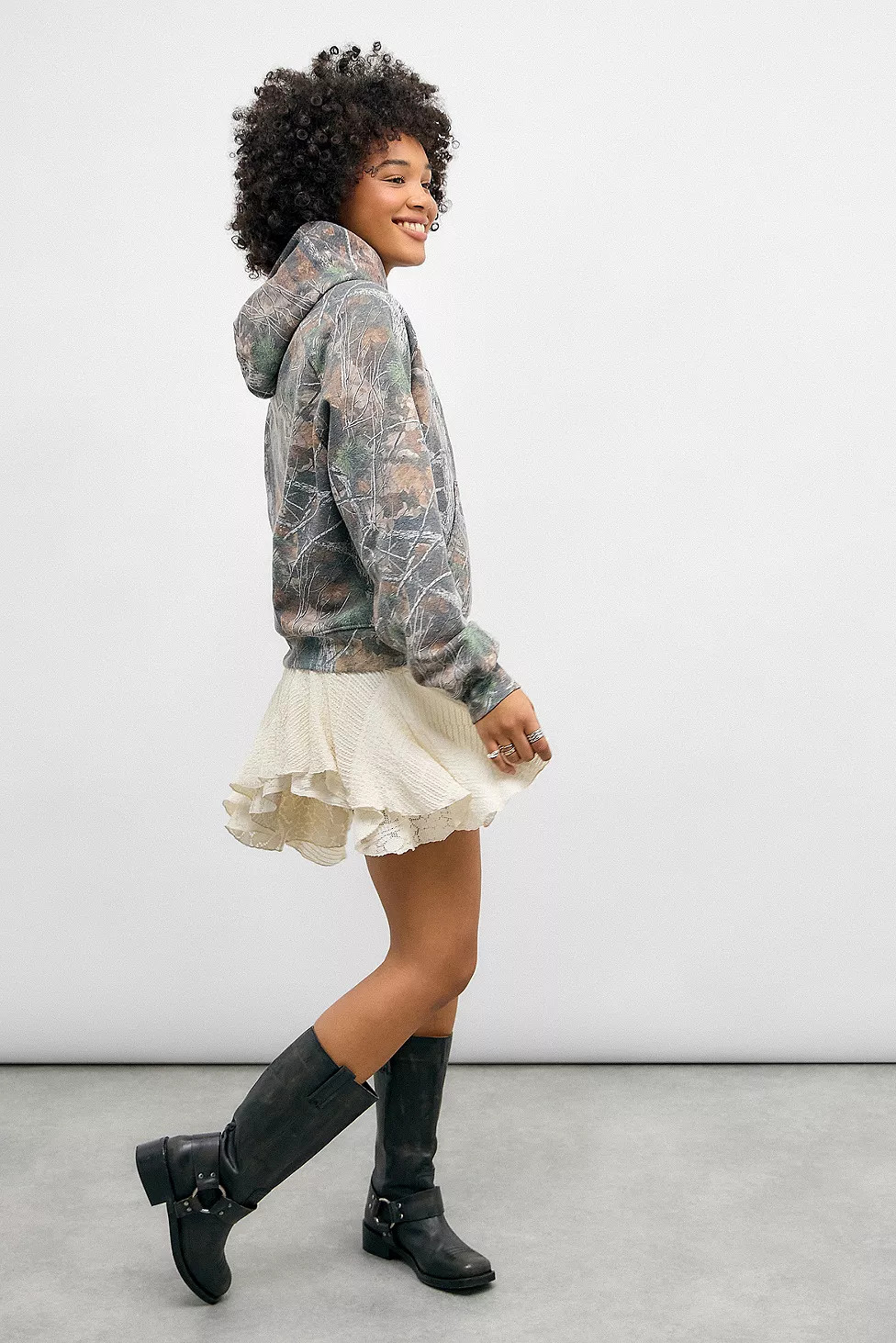 Mini-jupe texturée à ourlet asymétrique UO | Urban Outfitters FR