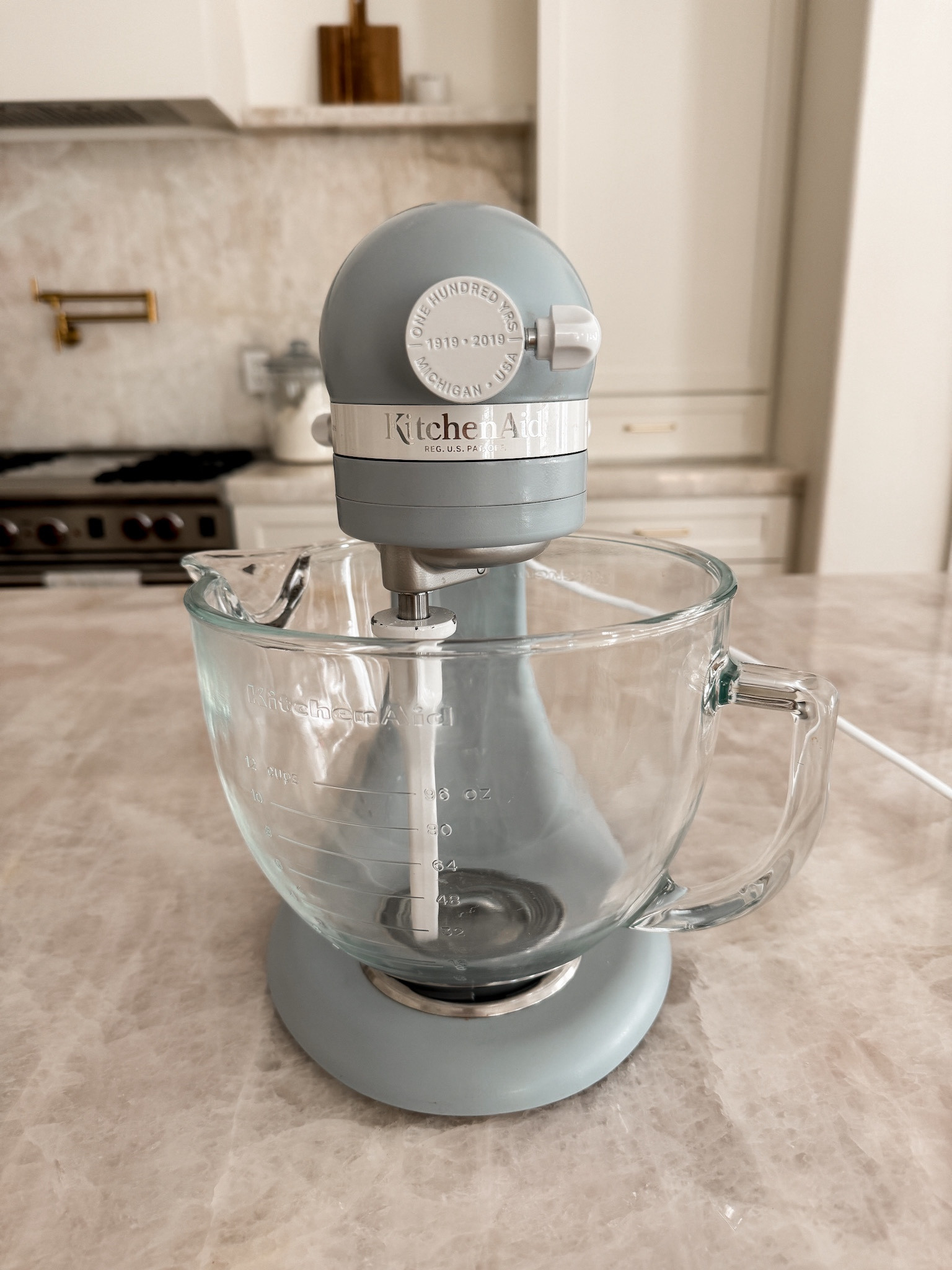 HOT!! KitchenAid deal alert 🚨 5qt *glass* bowl mixer is up to 22% OFF rn with code HELLO30 (new customer/email) in 12 beautiful colors! This is an amazing deal and especially rare to see the glass bowl included!

#loveqvc #ad @qvc

#LTKSaleAlert #LTKFamily #LTKHome