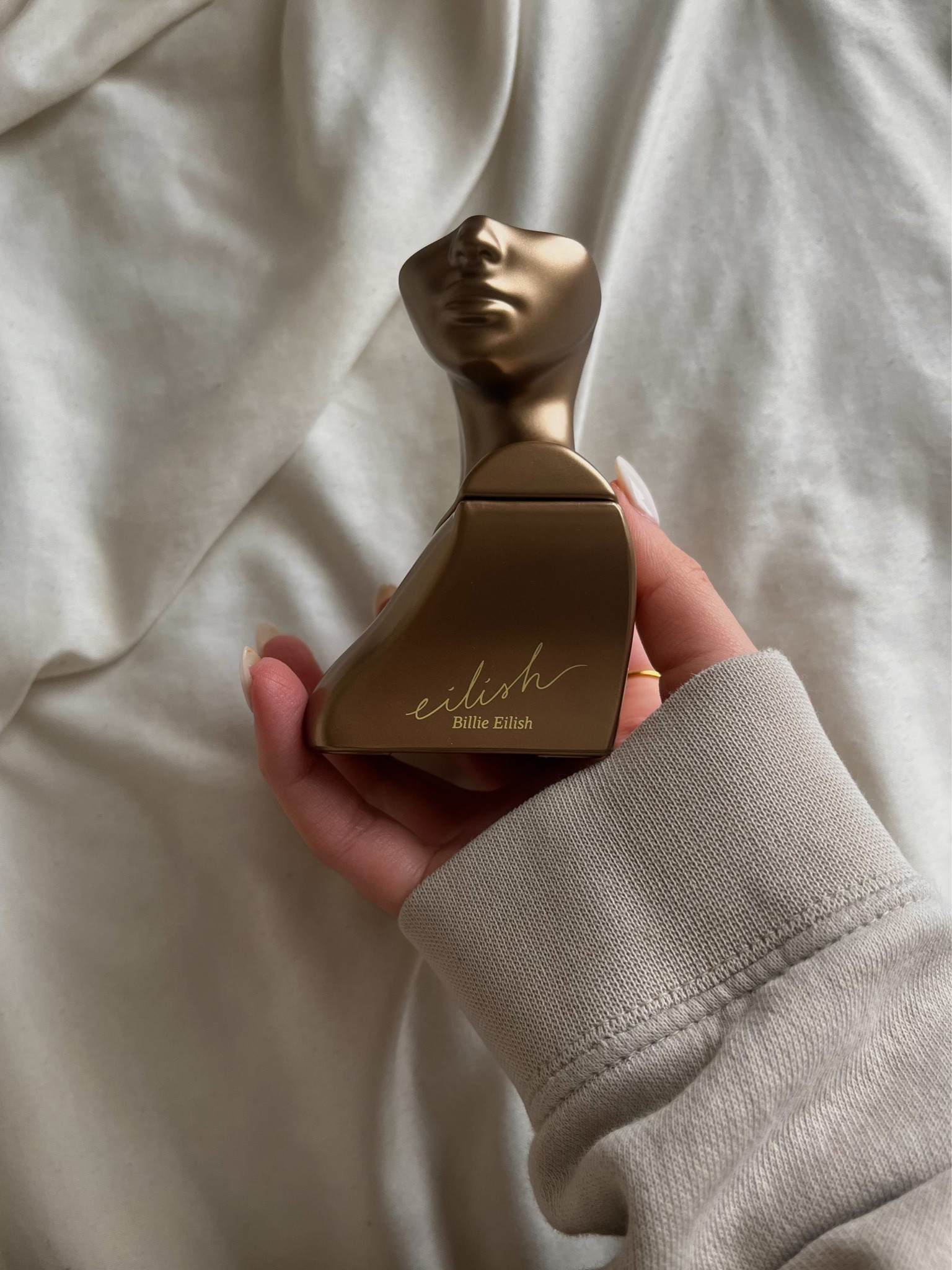Billie Eilish Vanilla Perfume 🤍🕊️

Eilish Eau de Parfum

Probably the prettiest bottle on my shelf tbh and a great LONG LASTING option without breaking the bank!

#LTKitbag #LTKbeauty #LTKfindsunder100