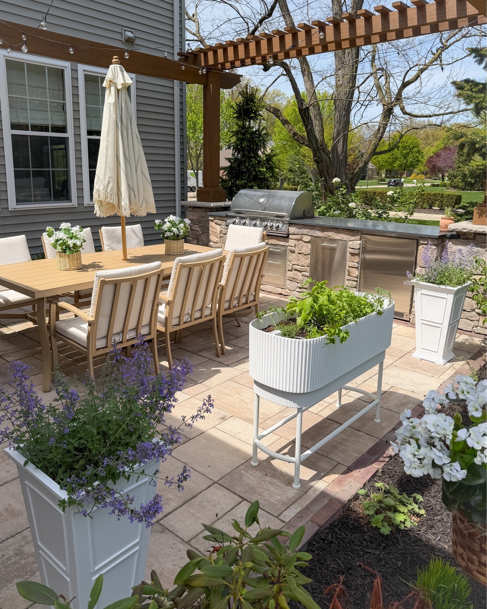 Spring back patio dining set up 😊