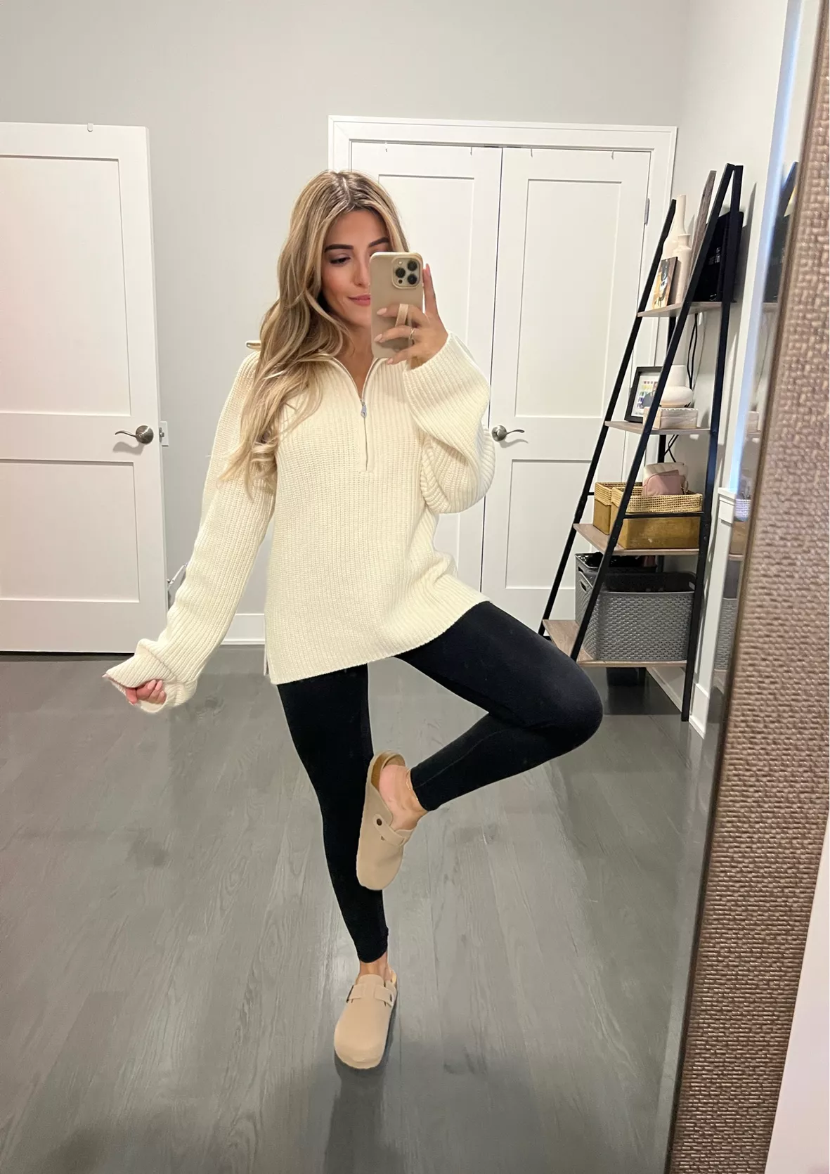 Short Sleeve Sweater with Leggings Outfits (2 ideas & outfits)