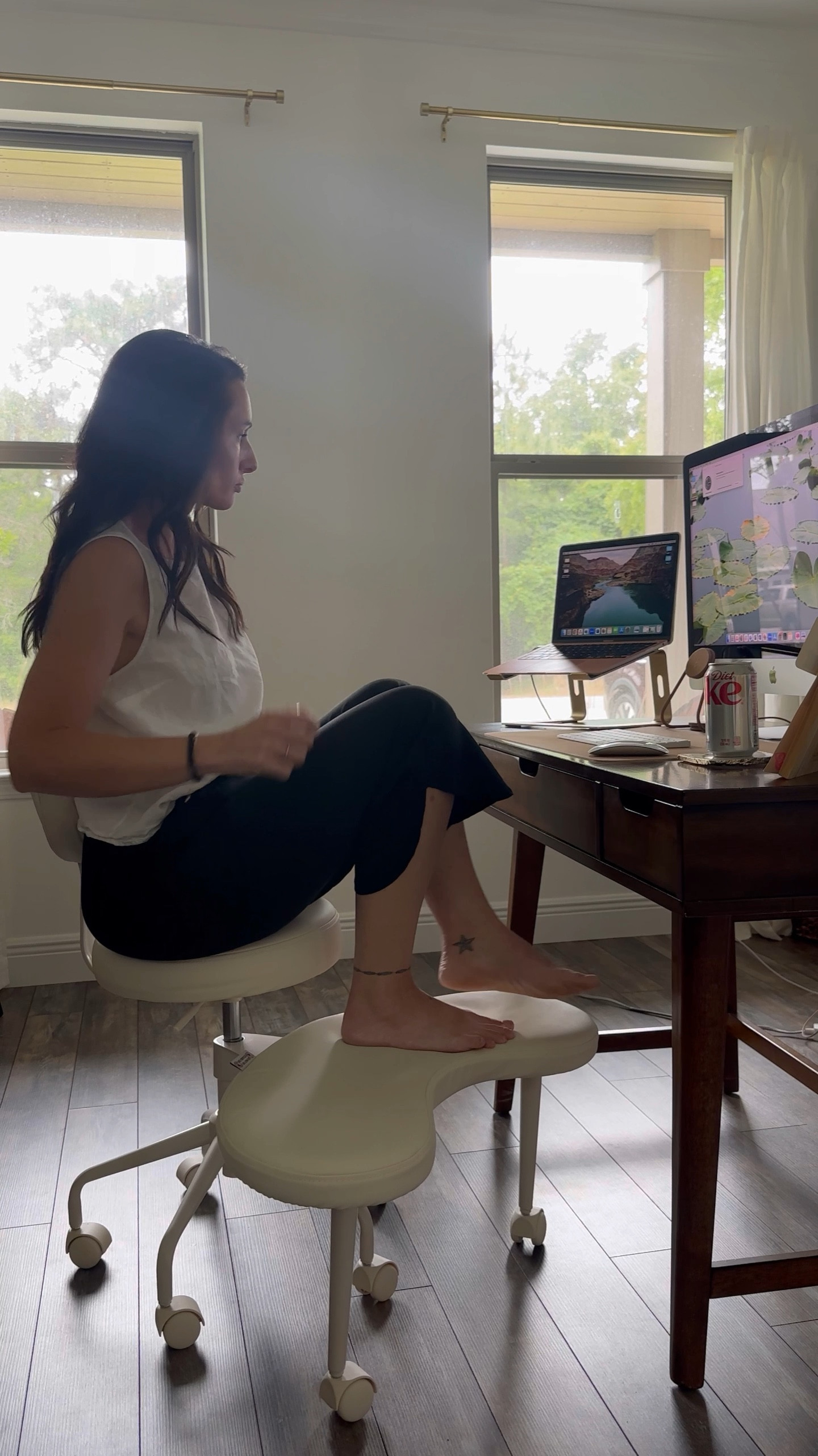 The best addition to your home office/workspace 🙌🏼

#officechair #homeofficefurniture #comfortablechair #workfromhome

#LTKVideo #LTKHome #LTKActive