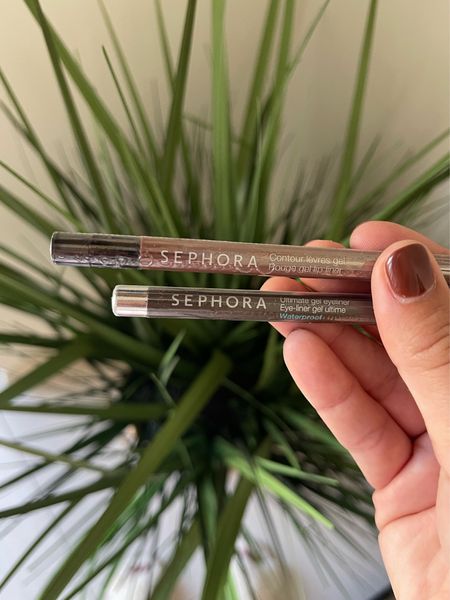 SEPHORA STOCKING STUFFERS 🎁
Lip liner - 15 rosewood 
Gel eyeliner pencil - Matte brown 


#LTKHoliday #LTKbeauty #LTKCyberweek