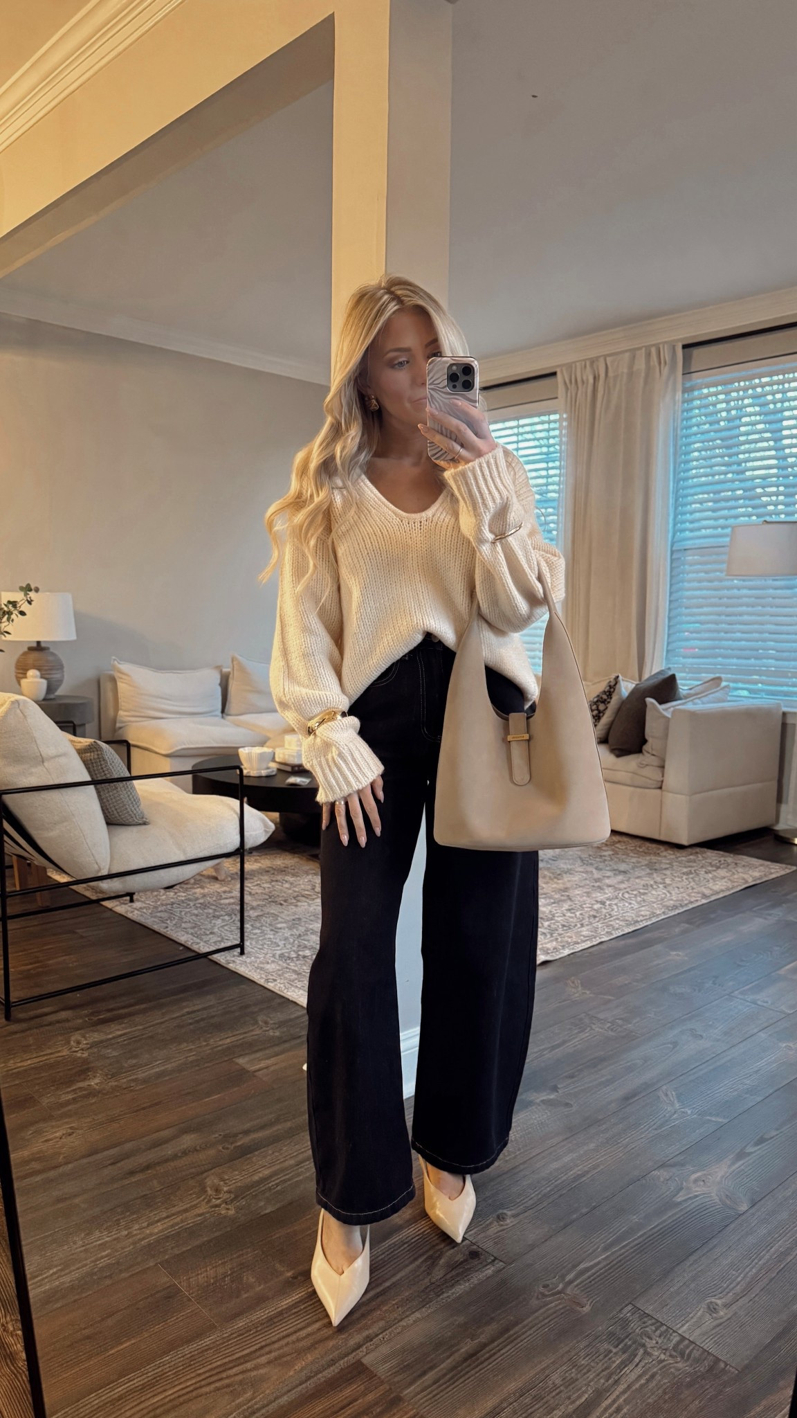 Last nights dinner outfit- love this sweater and jean combo!

#LTKSeasonal