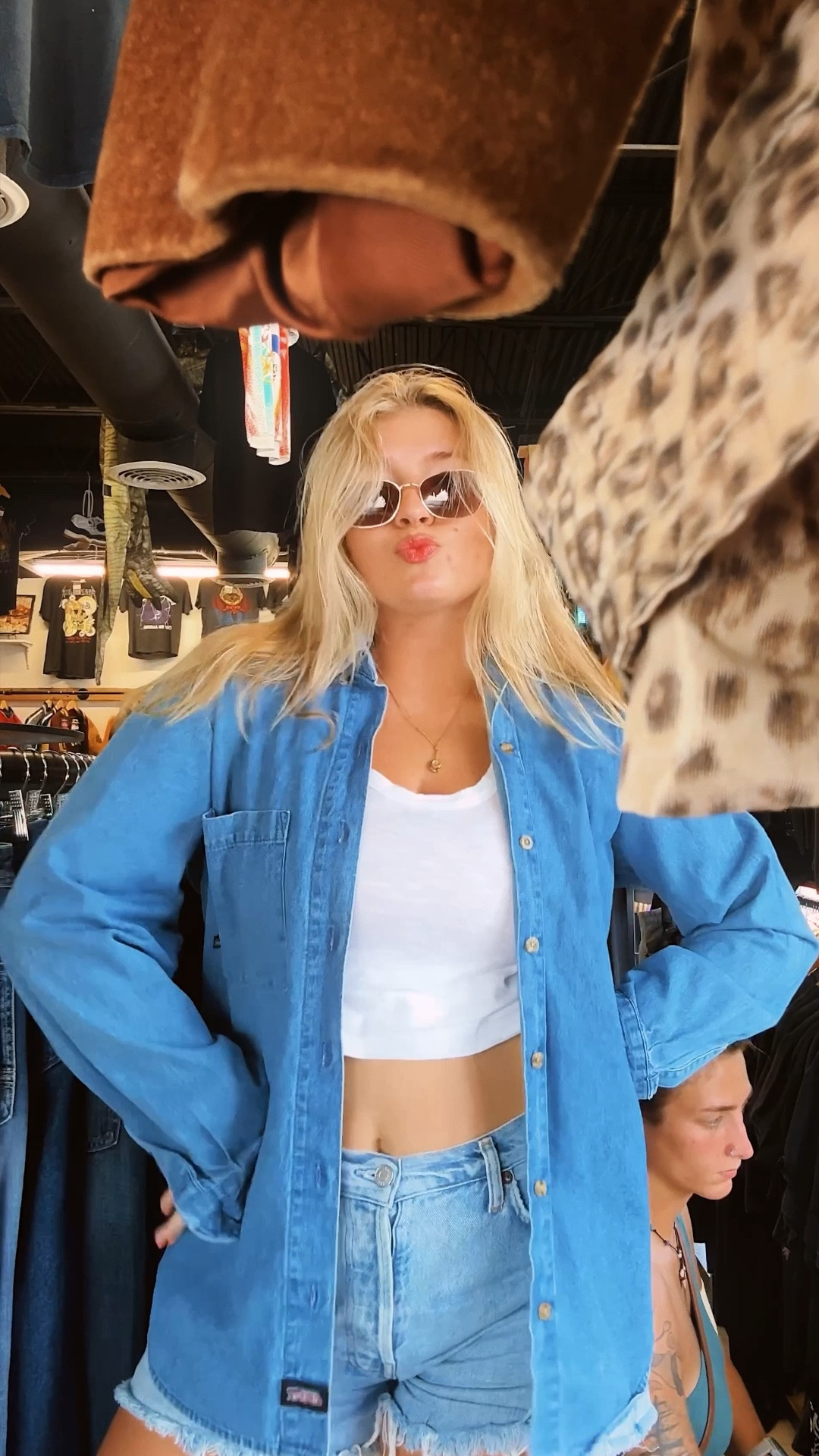 a denim shirt is a must for fall fashion🍂

Dickies, denim shirt, fall fashion, 2025 fall fashion, thrifting, thrift finds

#LTKSeasonal #LTKFindsUnder50 #LTKStyleTip