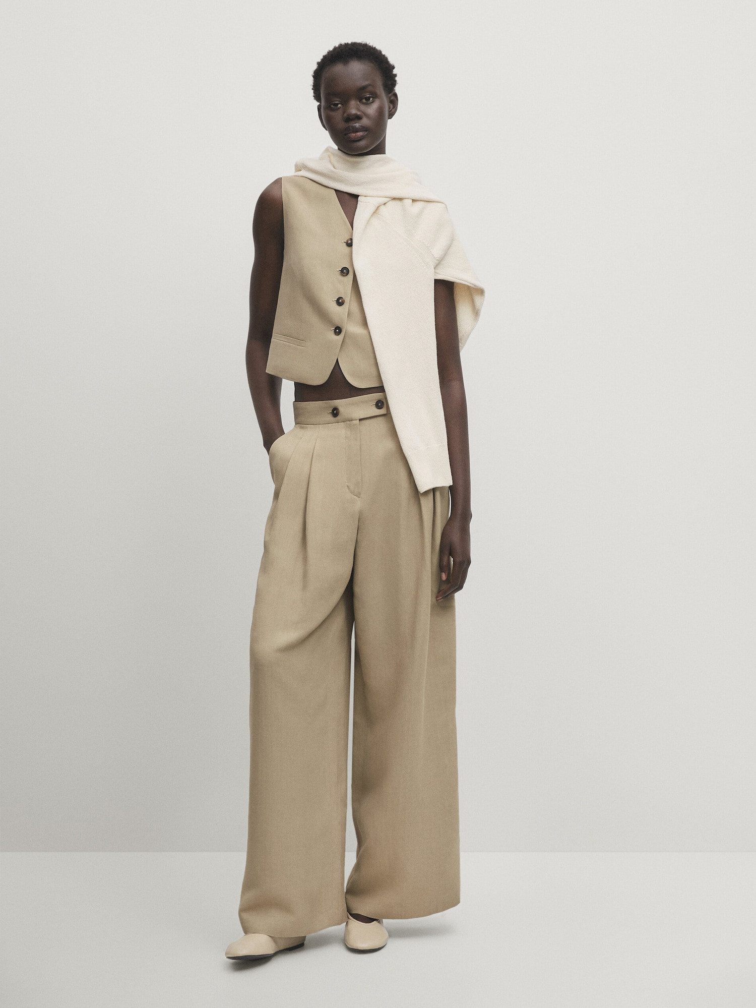 Wide-leg trousers with dart details | Massimo Dutti US