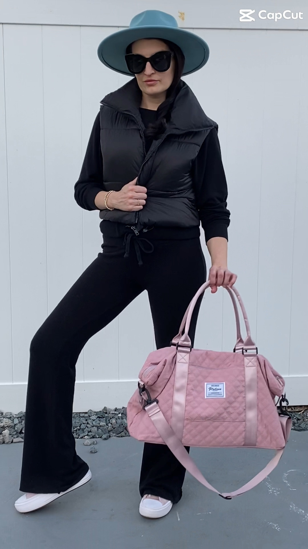 The most simple, cozy and comfortable travel outfit idea. ✈️🖤
.
.
#airportlook #traveloutfit #ootd @wildfoxcouture #wildfox #pastels
#blackandpink #matchingset #cozy

#LTKfit #LTKstyletip #LTKtravel