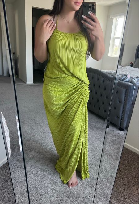 Ahhh how cute is this green set?!? The top and skirt are cute together but they’re also cute separate too!!! So perfect for summer and spring and they’re stretchy!!! And they come in black and brown too! And the top has a really low back!! And I love the skirts cinched details!! As well as the slit!!! #set #skirt #summer #summeroutfit #brunchoutfit #weddingguestdress #vacationoutfit

#LTKstyletip #LTKunder100 #LTKFind