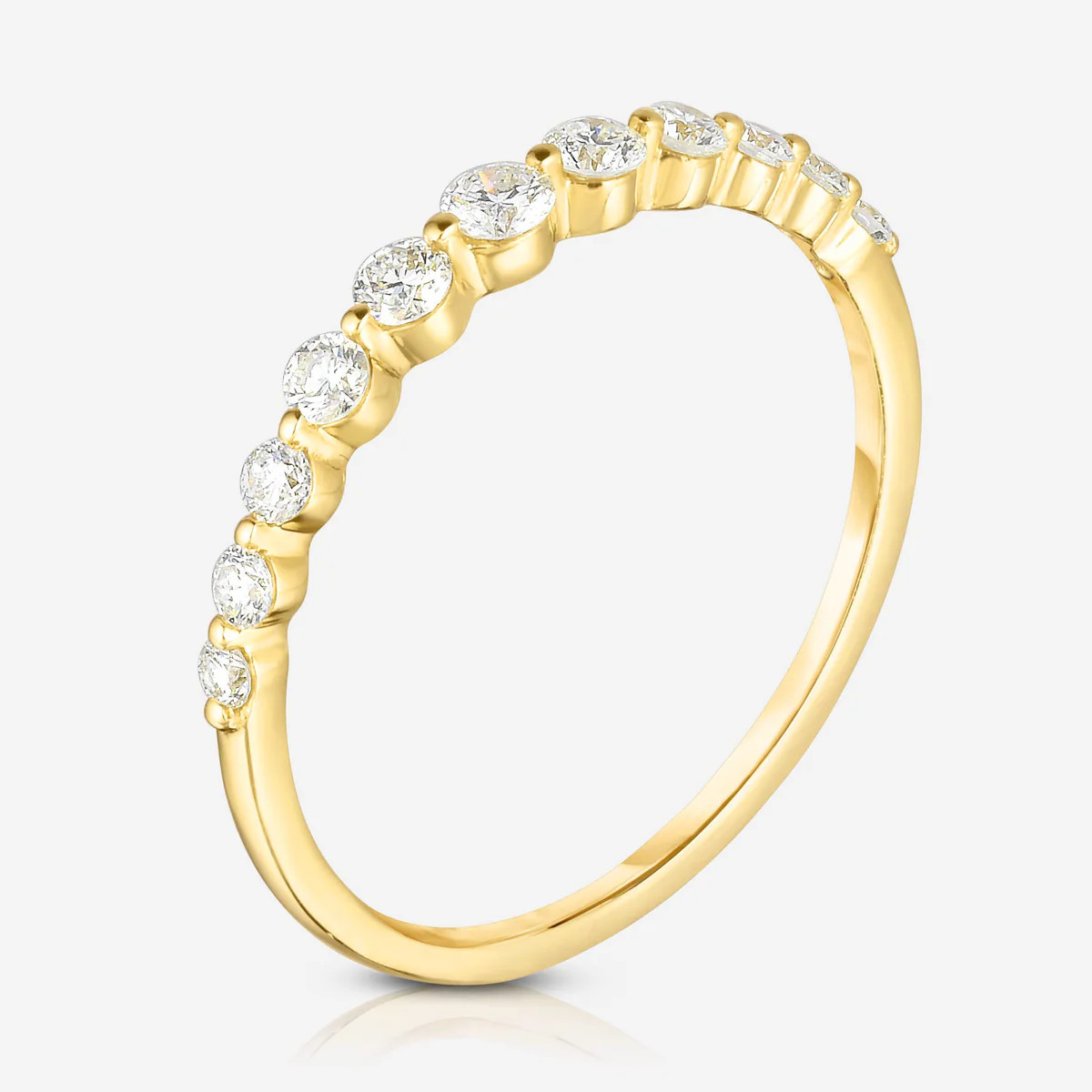 Graduated Single Prong Diamond Ring | Ring Concierge