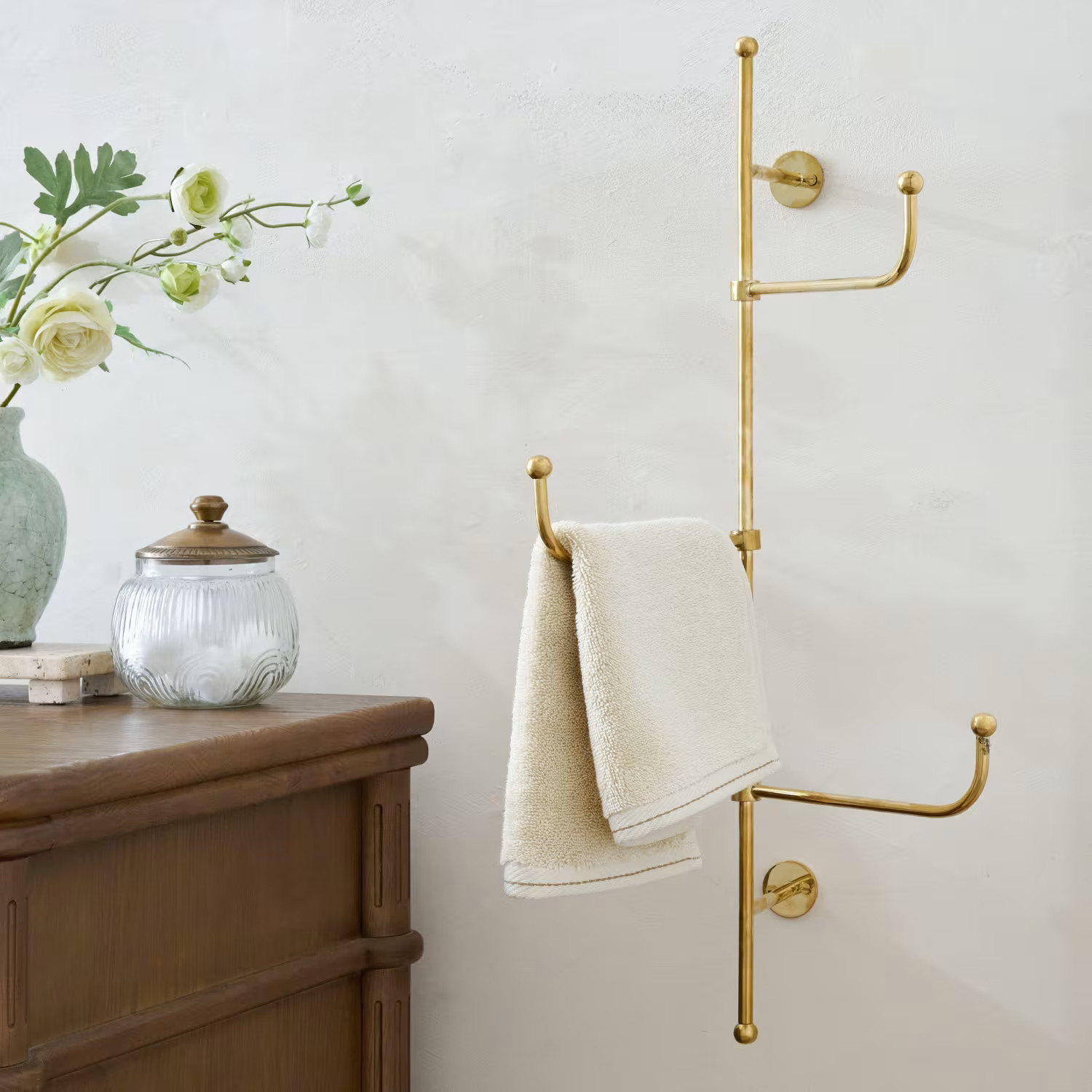 Jules Brass Vertical Towel Bar | Magnolia