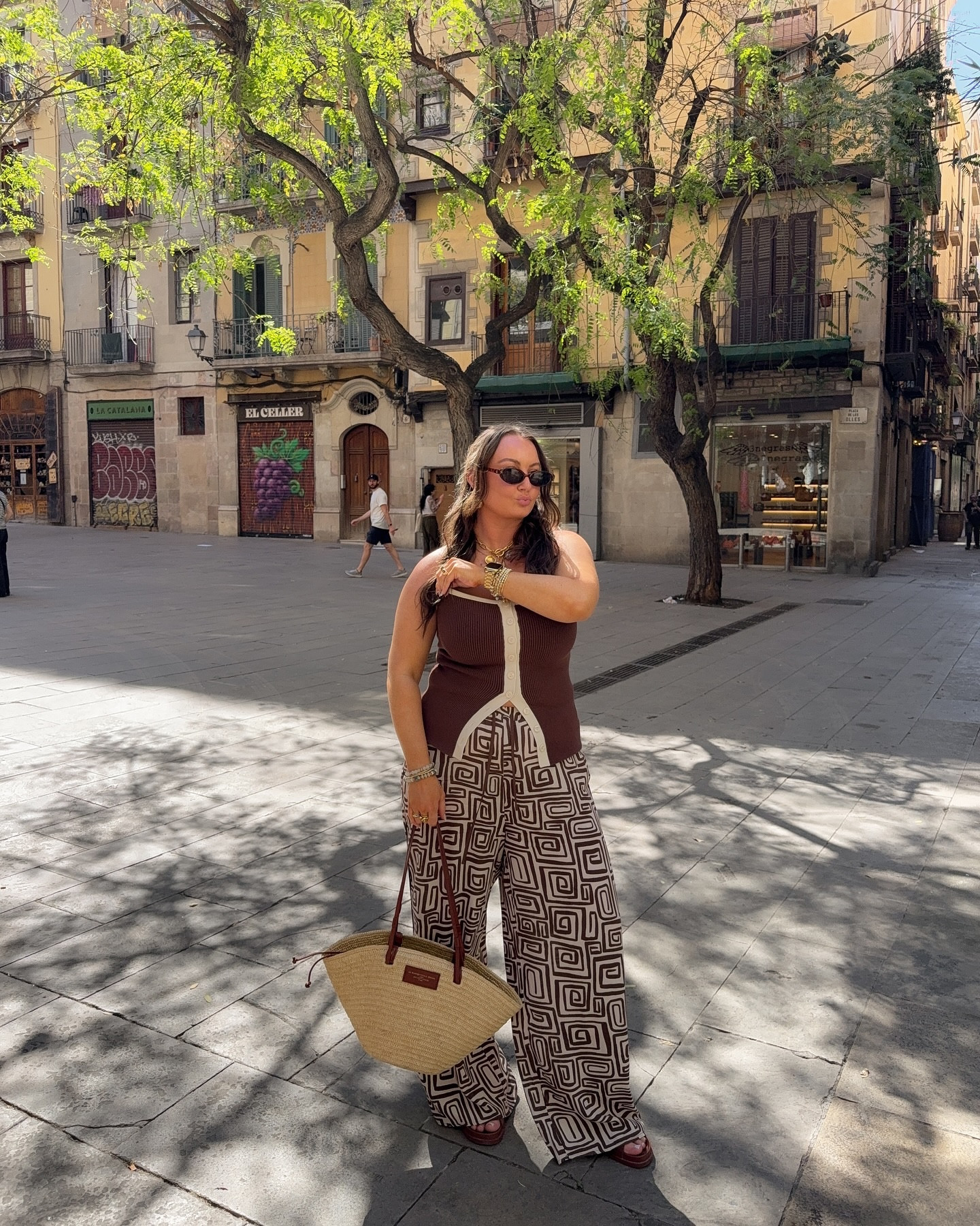 barcelona love affair 🍇🥘🍷🏰🌞🌴🇪🇸 @petalandpup code: MIKAYLA20