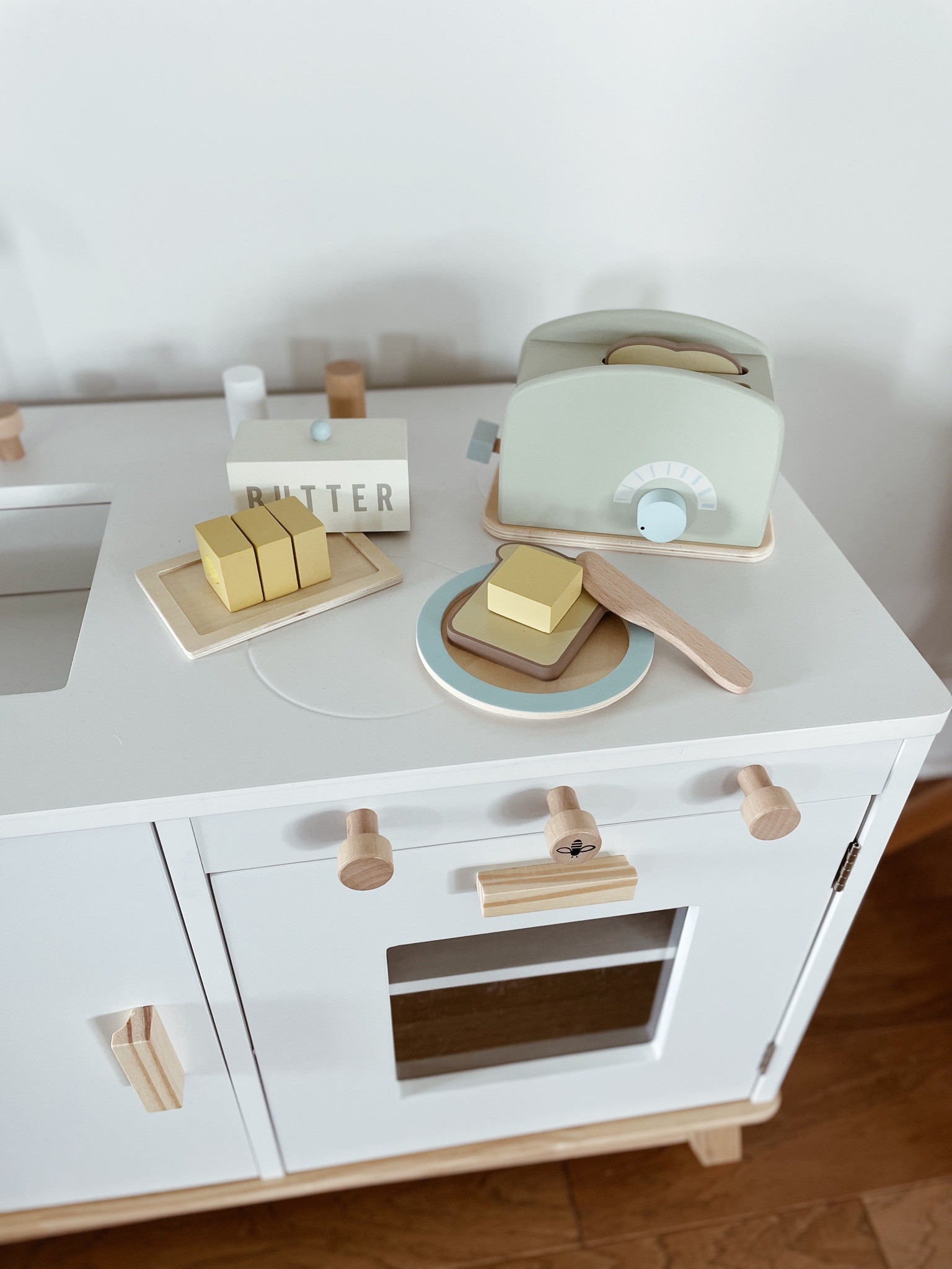 Play kitchen, toy kitchen, pretend play, wooden play kitchen, playroom decor, playroom furniture, home decor, kids decor

#LTKbaby #LTKhome #LTKkids