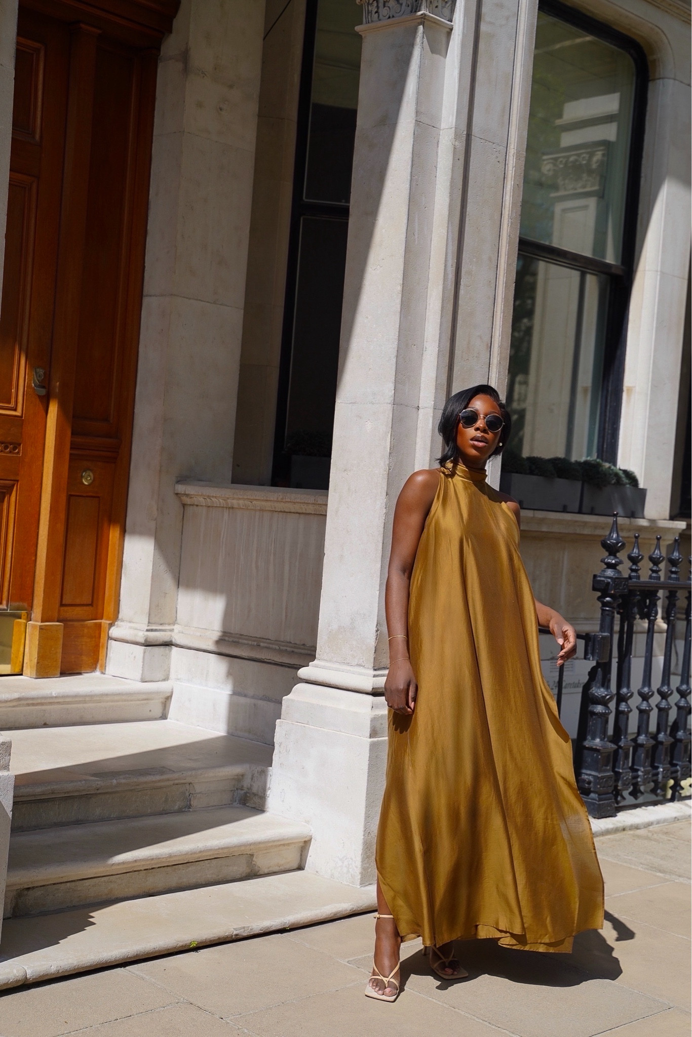 Wearing a size 16 for an oversized look! 🍯🍯

Super chić