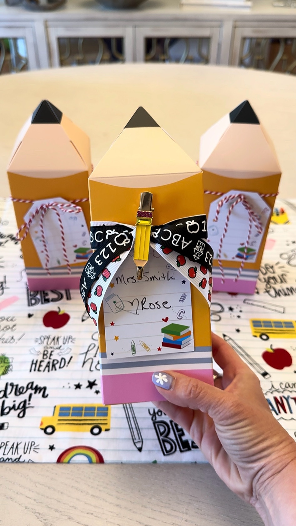 If you’ve got multiple teachers to gift this year… this is your sign 🙌
These adorable pencil boxes come out to just .62 each (!!)

I filled them with:
✏️ teacher notepads
🖊️ fun teacher pens
🎁 a gift card (because let’s be real… they love those 😉)

They already come with twine + tags, I just added a little pizzazzy ribbon to make them extra cute ✨

Perfect for classroom teachers, specials, staff… all of it 💛

#teachergiftideas
#teacherappreciation
#amazonfinds
#diygifts
#giftideas

#LTKSeasonal #LTKmomlife