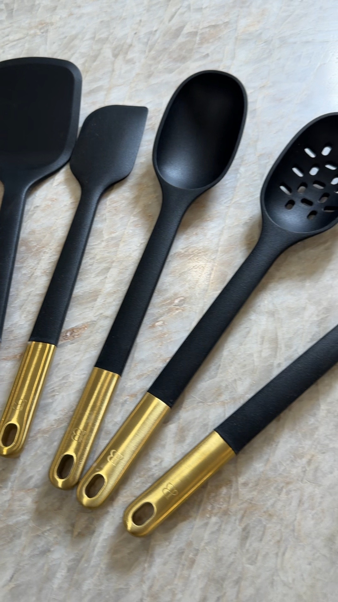 Scroll to shop! ✨ Neutral kitchen must-haves.

Color: Black Sesame.

Desliza para comprar. ✨ Esenciales de cocina en tonos neutros.

📲 Download the free LTK app & follow me @kirasfashionfinds to shop all my daily finds.

#LTKvlog #LTKHome #LTKSaleAlert