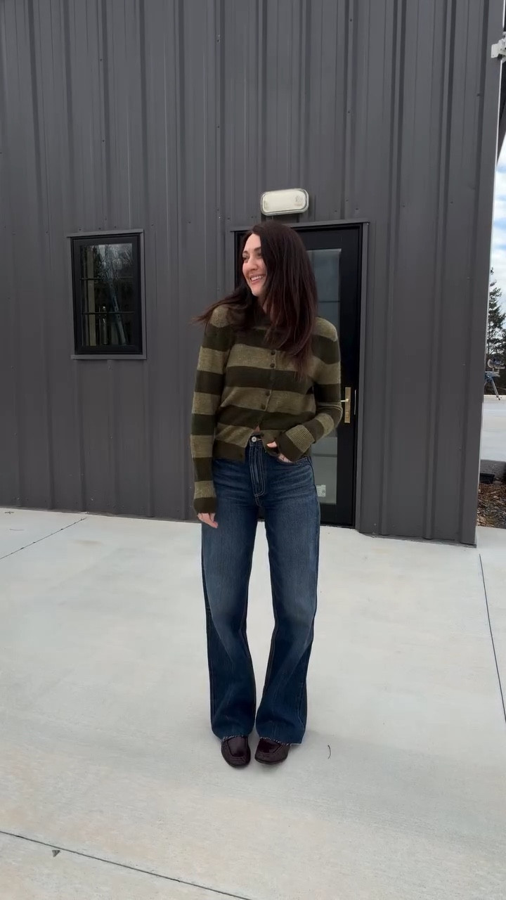 I did a 27” for the jeans, but I would suggest to size up 1 because there were a little tight. Both tops im wearing a small, and the slide loafers fit true to size 


Loving the dark wash denim for winter months, plus they’re nice and long!

#LTKTall #LTKSaleAlert #LTKootd