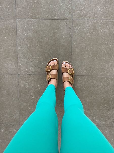 #sandals #lululemon #traveloutfit #leggings #summeroutfit

#LTKStyleTip #LTKFitness #LTKShoeCrush