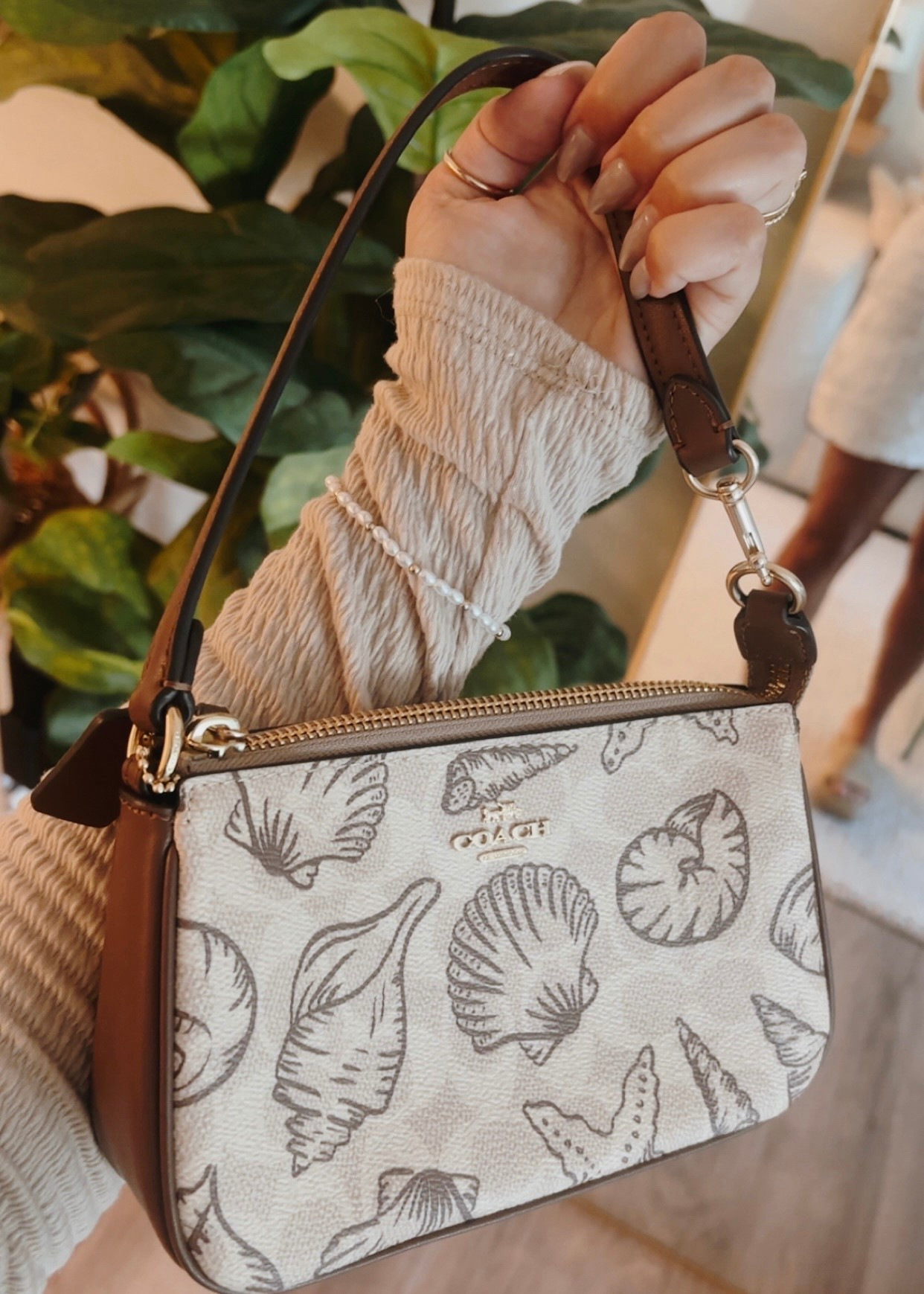 seashell coach bag 🐚

#LTKSeasonal #LTKItBag #LTKStyleTip