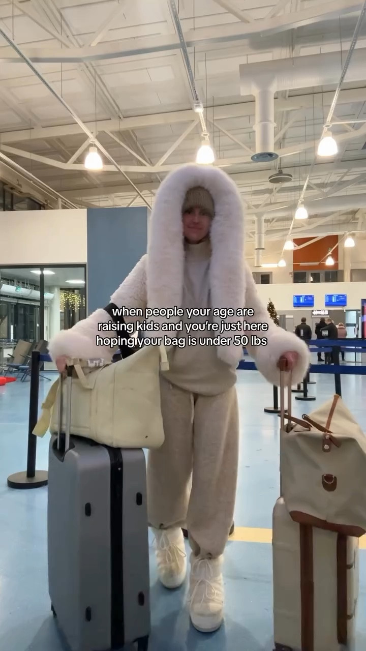 the perfect airport fit 🙌🏼🙌🏼🙌🏼 

airport outfit, fur coat, travel outfit, winter fashion, trendy outfit, moon boots 

#LTKSeasonal #LTKStyleTip #LTKTravel