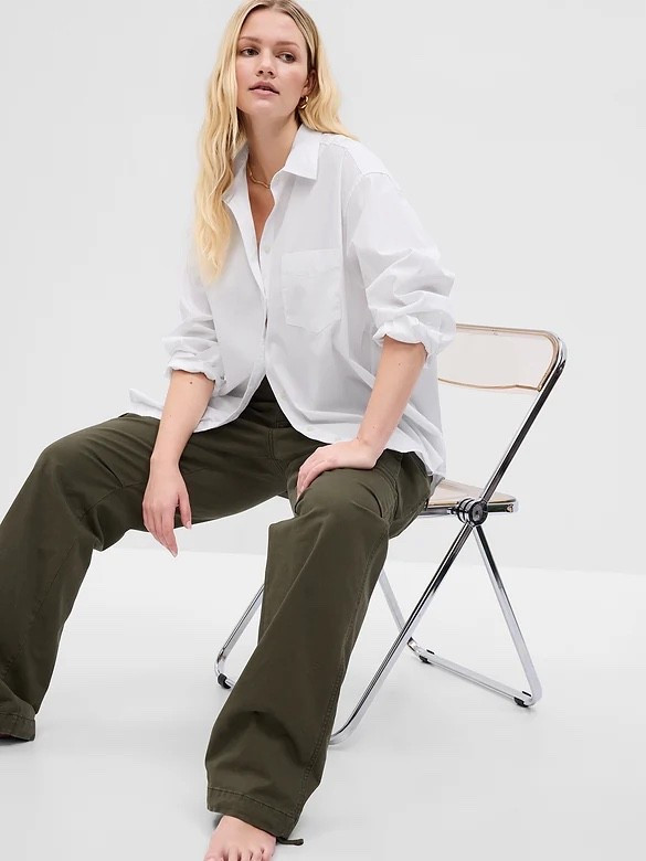 This weeks affordable find

Gap oversized cotton button down

Under 100, sale, under 50, shirt, style, clothes, stylist, fashion find

#LTKSeasonal #LTKSaleAlert #LTKWorkwear