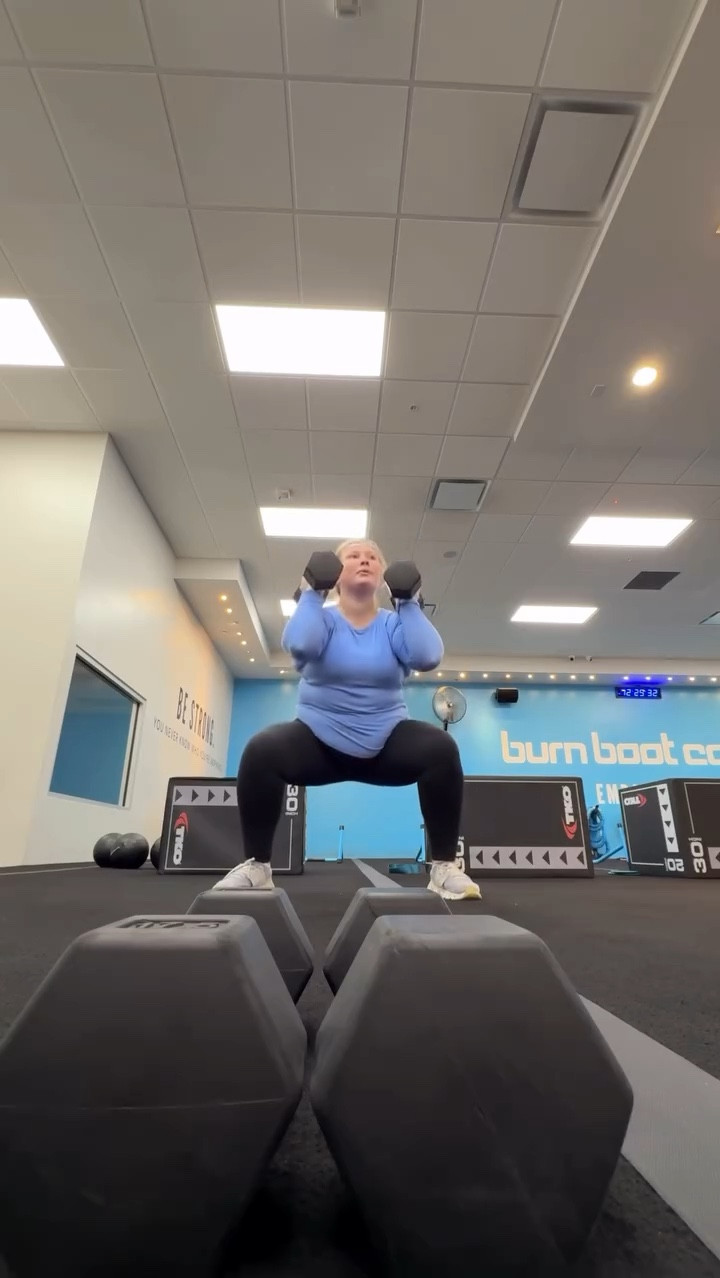 I took my first dry scoop of pre workout and boy was it sour😂 
We are 20 days til Christmas and I’m almost done with all the Christmas shopping! Happy Friday! How can I pray for you this week?!#leximae #workout #mom #december #realistic