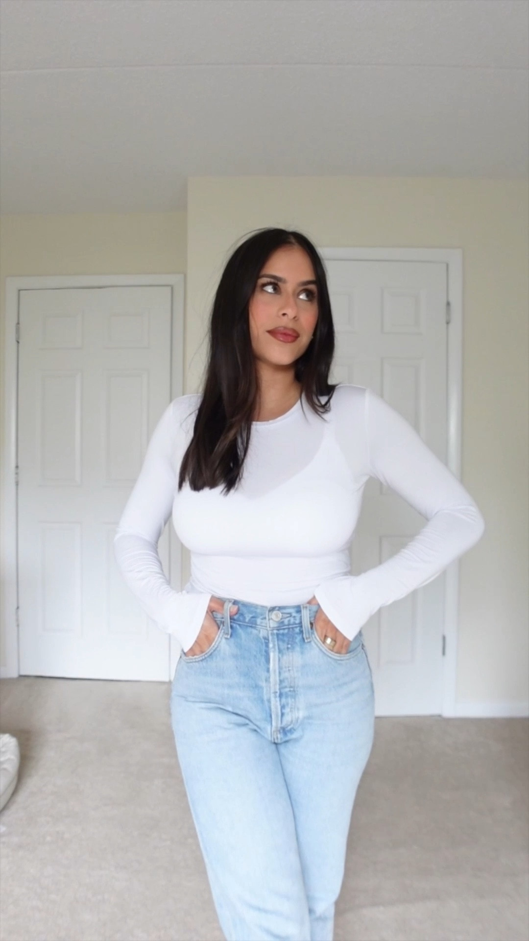 Simple jeans and a tshirt outfit. I love these jeans 👖🤍