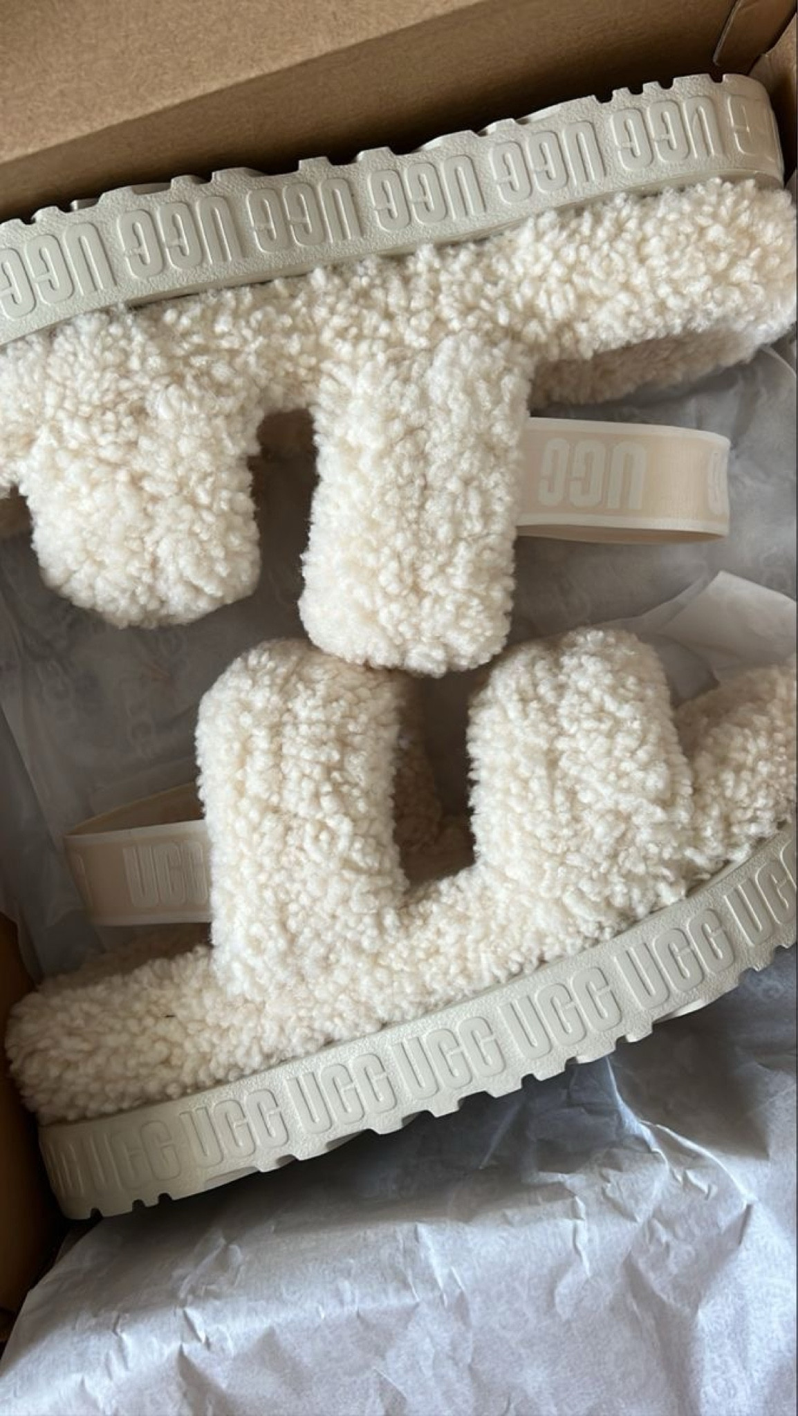UGG Fluffita Slippers 🩷

#LTKshoecrush #LTKFind #LTKSeasonal