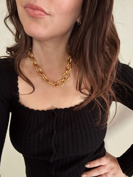 my go to date night top and now my go to date night chunky gold necklace 💁‍♀️ 

#LTKStyleTip #LTKFindsUnder100