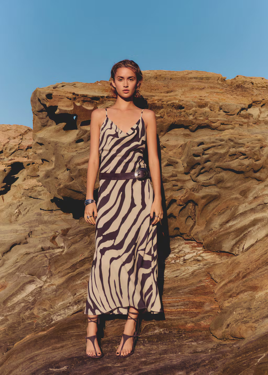 Robe avec col bénitier zèbre marron - Femme - S - MANGO | Mango EU