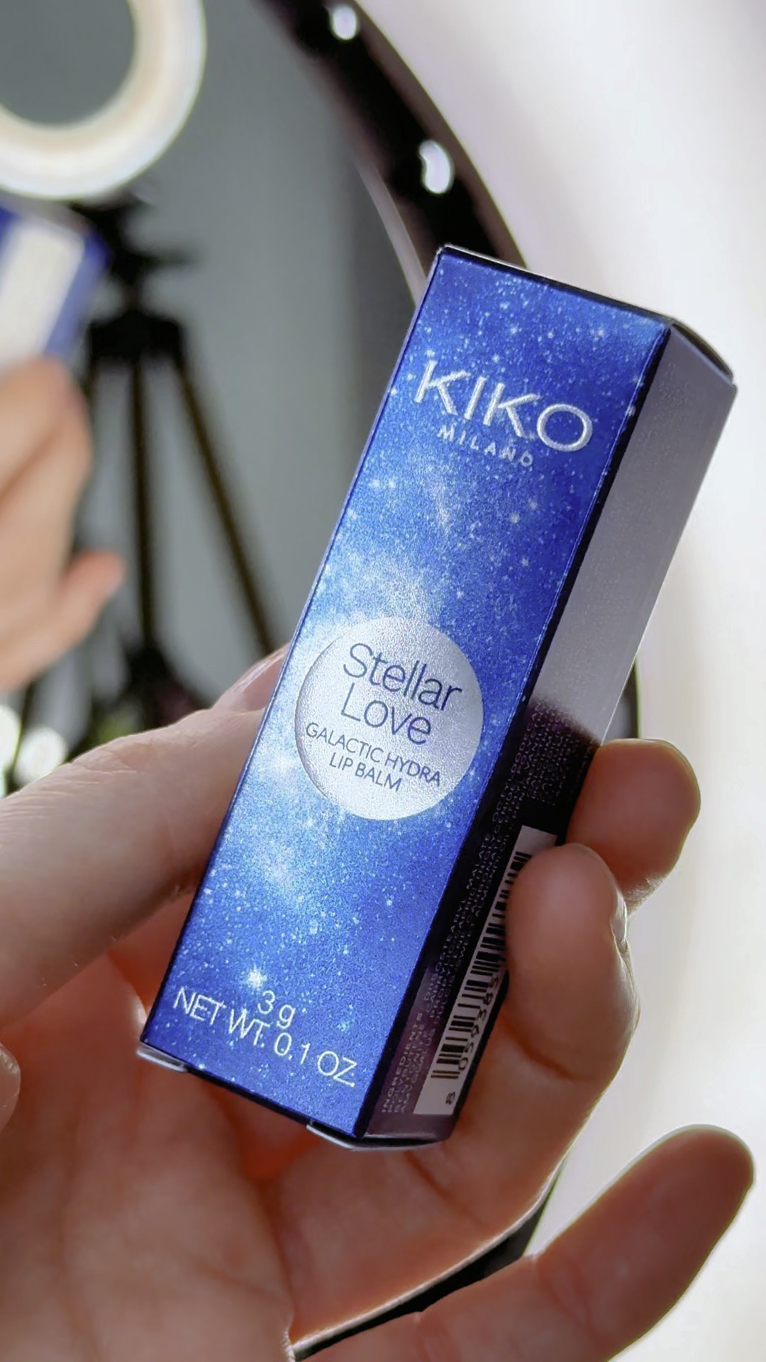 LUXO de Balm da @kikomilanobr 💙 

Kiko Milano Stellar Love Galactic Hydra Lip Balm
torna os lábios supermacios e brilhantes ✨

É especial porque a sua fórmula de libertação transparente hidrata os lábios e é enriquecida com óleo de amêndoas doces. 

Tem uma textura emoliente e brilhante que desliza sobre os lábios e proporciona instantaneamente uma agradável sensação de conforto.

É icónico graças à cascata de brilhos multidimensionais que criam um padrão cintilante. 

Pode ser aplicado várias vezes durante o dia e é perfeito para levar sempre na bolsa.

Quero saber quem aqui quem já testou e viciou? 🤩✨

#kikomilano #kikocosmetics #kikomakeup #balm #lipbalm

#LTKbrasil #LTKbeleza
