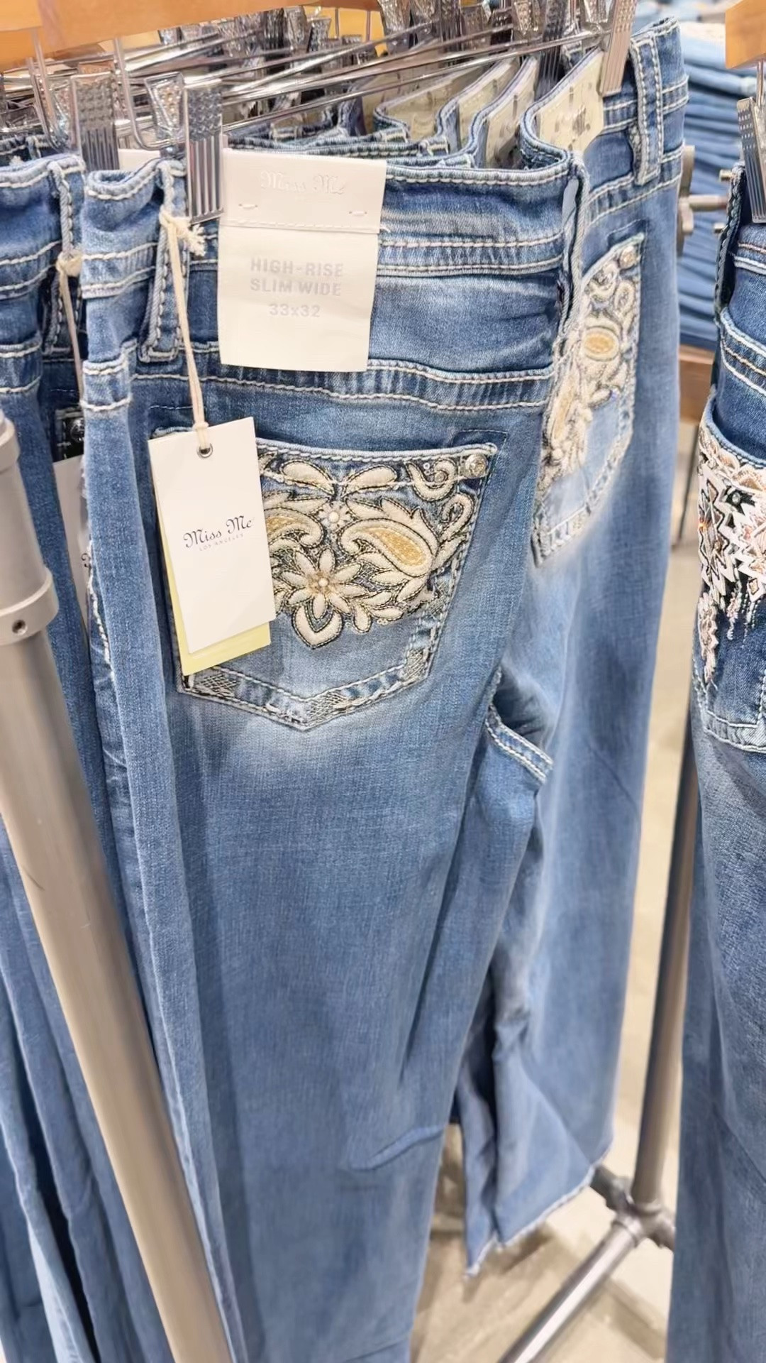 #missme #missmejeans #widelegjeans #embellishedjeans

#LTKootd