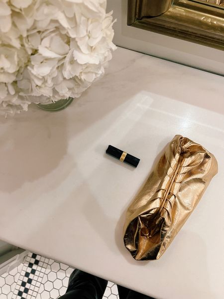 The perfect gold clutch

#LTKunder100 #LTKitbag