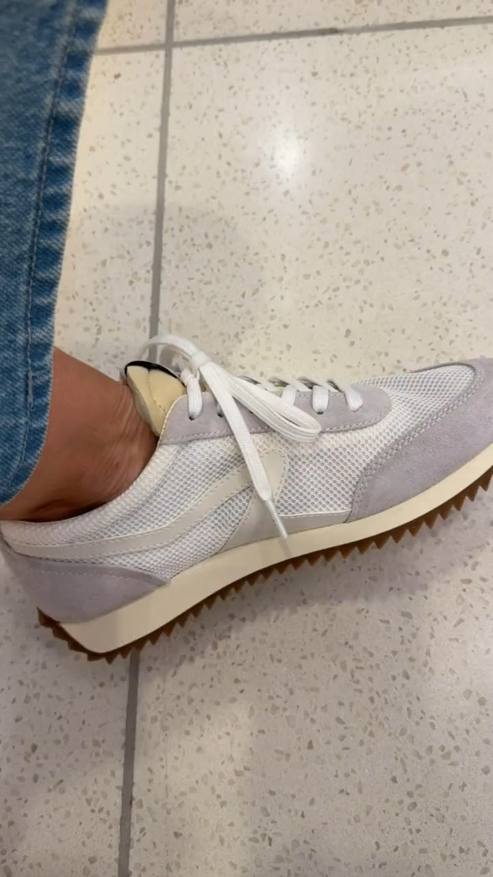 Cute sneakers with butter yellow accents for spring. Spanx code ANNAMXSPANX

spring shoes, spring sneakers, comfy style, sporty style, annabrstyle


#LTKOver40