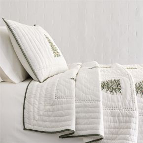 Tannenbaum Tree Quilt | West Elm (US)