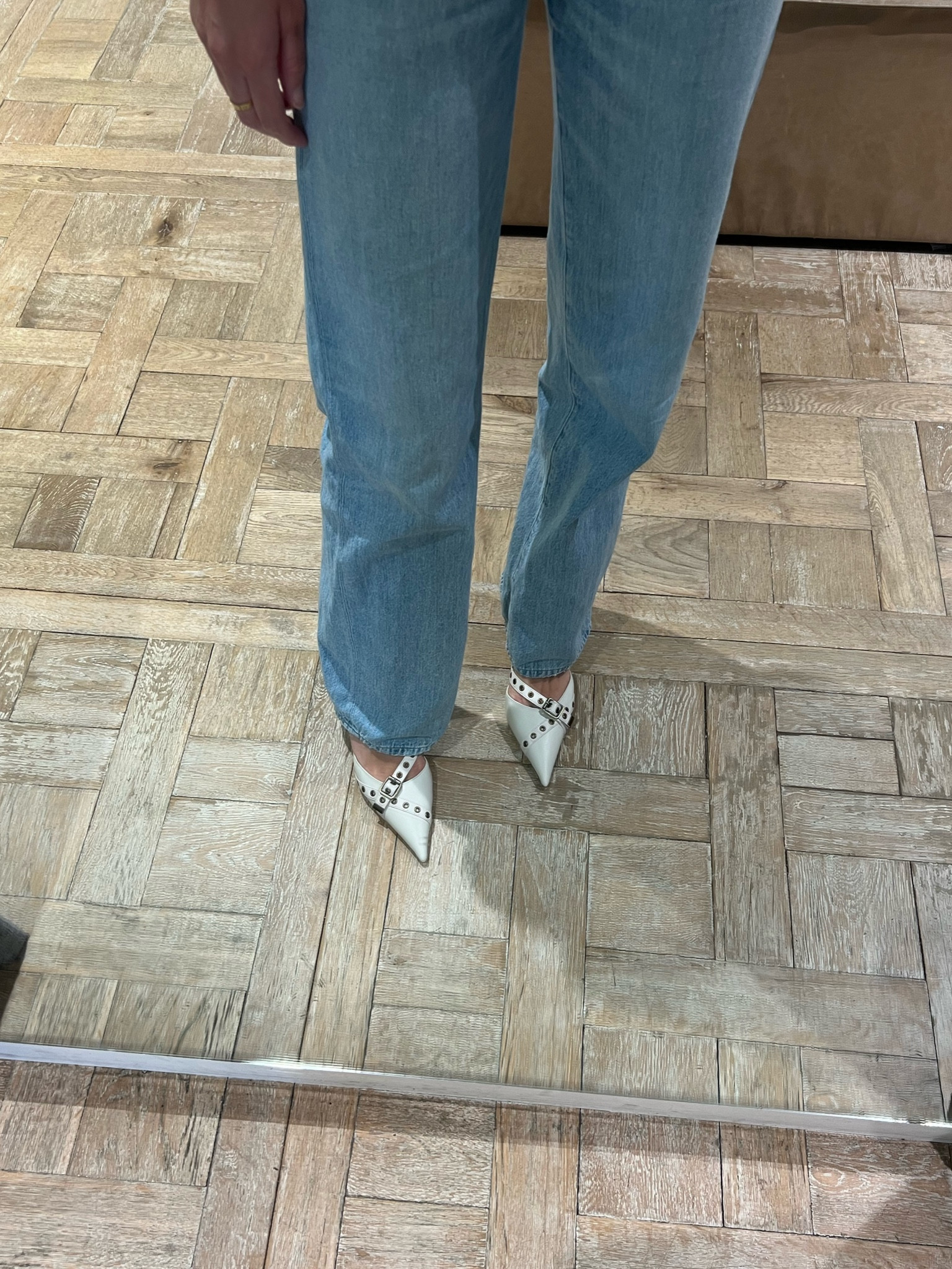 Simple yet Chic, Good fitting denim & a white point

#LTKaustralia #LTKMostLoved #LTKstyletip