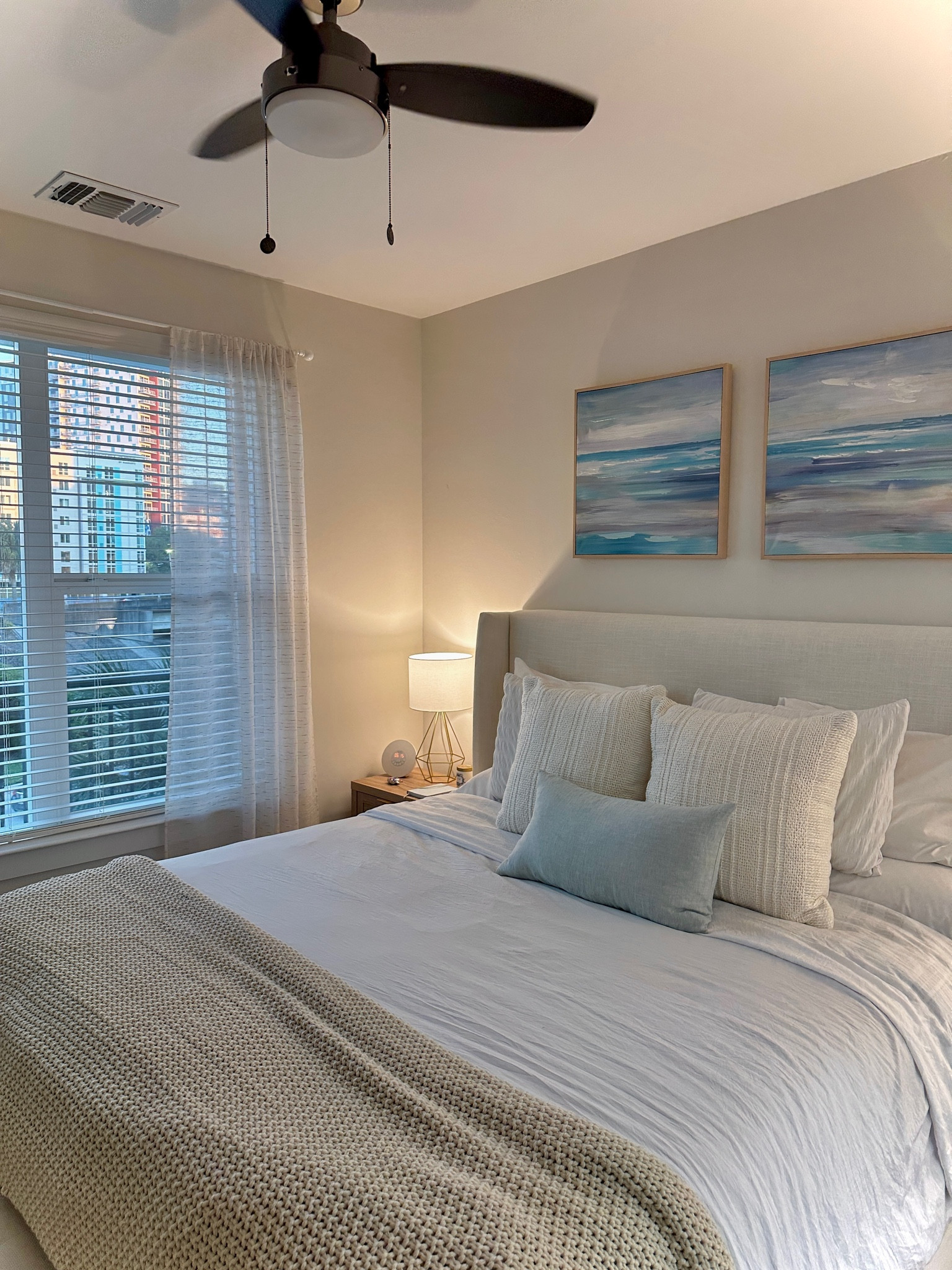 Bedroom furniture! If something isn’t linked on this post, it’s because I got it from HomeGoods :)

#apartmentdecor #apartmentlife #apartmentfavorites #apartmentbuys #homedecor #favfurniture #nightstands #bedframe

#LTKhome