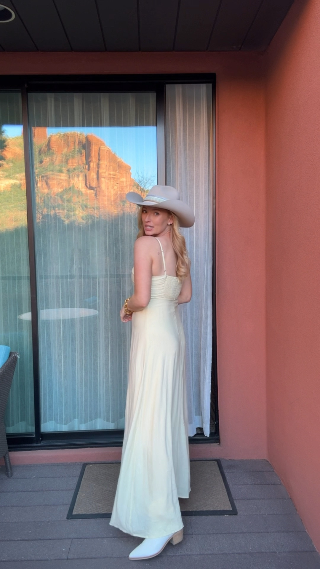 Wearing the prettiest butter yellow maxi dress to dinner for our last night in Sedona. Use code STRAWBERRYCHICXO FOR 20% off. Wearing a size 6/M (I’m not wearing a bra with it). 

Dinner outfit // vacation outfit // Arizona outfit // Sedona outfits // petal and pup code 


#LTKWatchNow #LTKSeasonal