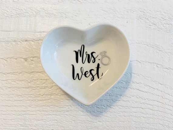 Mrs. heart shaped ring dish / personalized/ bridal party gift/ wedding ring dish / bride gift / e... | Etsy (US)