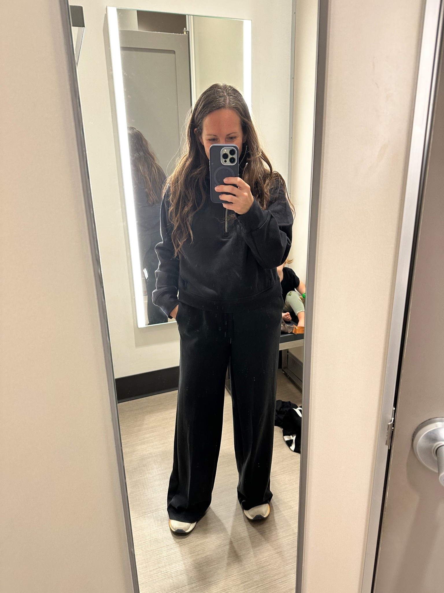 Casual fall, travel outfit, athleisure 

Wearing XS in pants and small in top 

#LTKFindsUnder50 #LTKTravel #LTKSeasonal