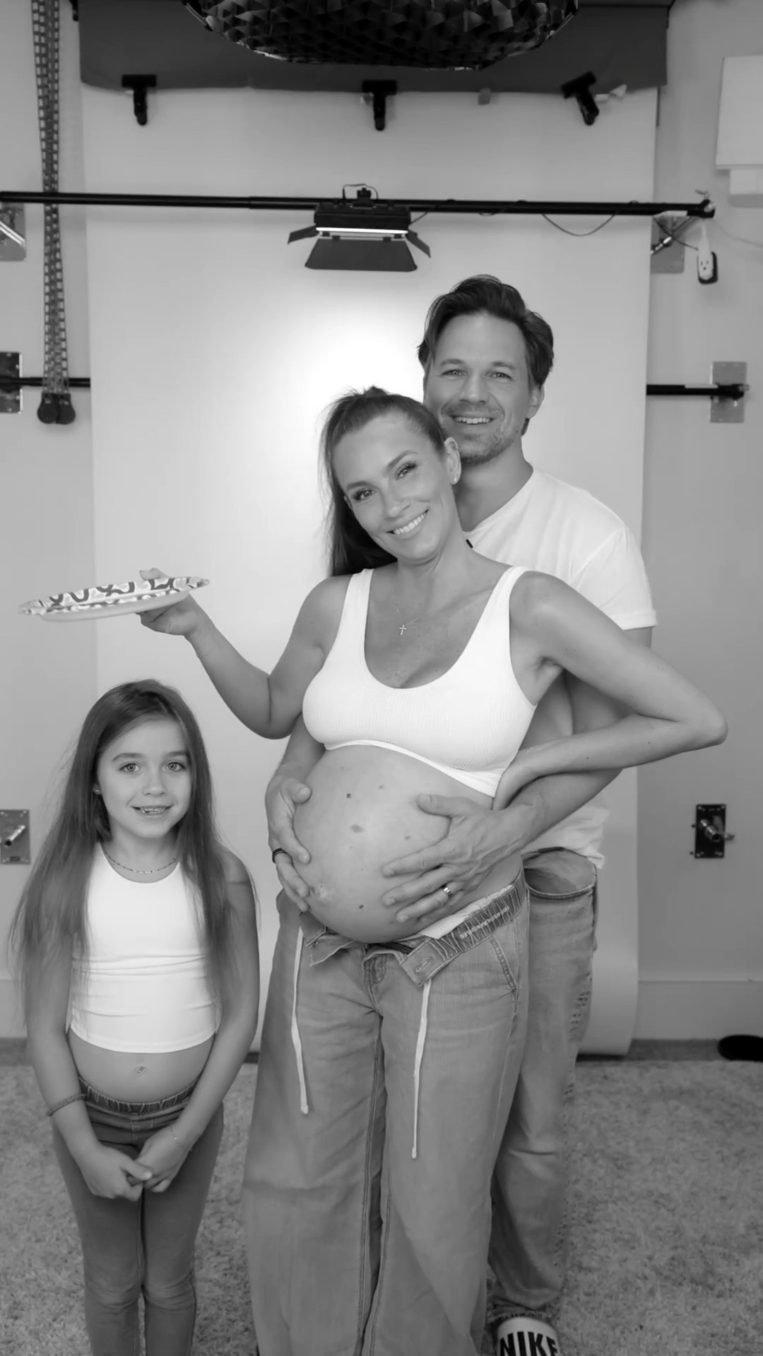 Gender reveal 🩷🩵 wearing my favorite aerie sports bra and wide leg jeans- both on sale! 

#LTKBump #LTKFamily #LTKSaleAlert