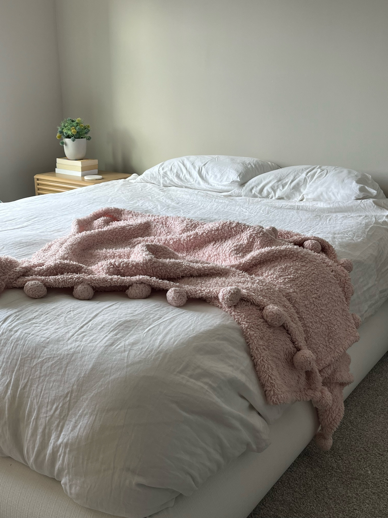 my minimalist bedroom details 🛏️🤍

#LTKhome #LTKfindsunder100 

#LTKSeasonal