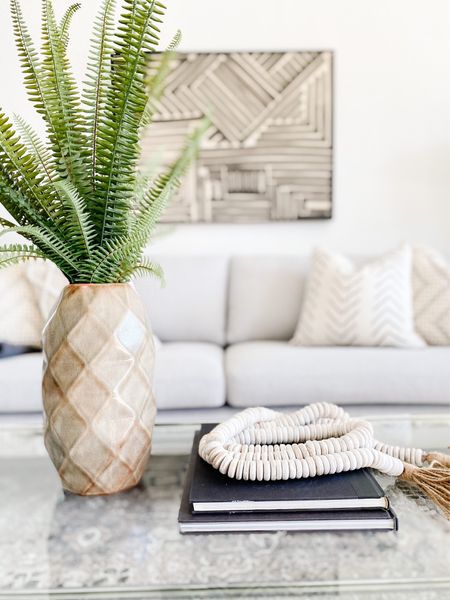 Starting with neutral accessories allows you to easily add in holiday items without over styling your space!
.
.
.
White Wooden Beads
Bead Garland 
Black Coffee Table Books
Textured Cream Vase
White Vase
Faux Fern Stems
Seasonal Decor

#LTKstyletip #LTKhome #LTKSeasonal