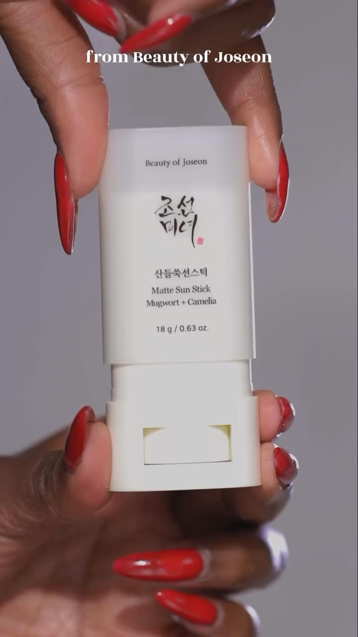 AD| Invisible sun protection on the go! 

I’ve been loving the Matte Sun Stick from Beauty of Joseon, this is hands down the most undetectable SPF I have ever tried. Not only that, it’s packed full of some amazing ingredients including Artemisia Capillaris which helps to soothe and cool the body temperature down 🌿

I love that it feels super lightweight on the skin and left me with a matte finish without feeling dry and it was brilliant under and over my makeup! 

I’m genuinely obsessed with anything in stick form right now because it’s mess free and easy to use on the go, plus its super affordable too :D 

Do let me know if you will be trying this out 🩷

beautyofjoseon
Matte Sun Stick

#beautyofjoseon #koreansunscreen #koreanspf #sunscreen #sunstick #SPF #skincareroutines 

#LTKBeauty