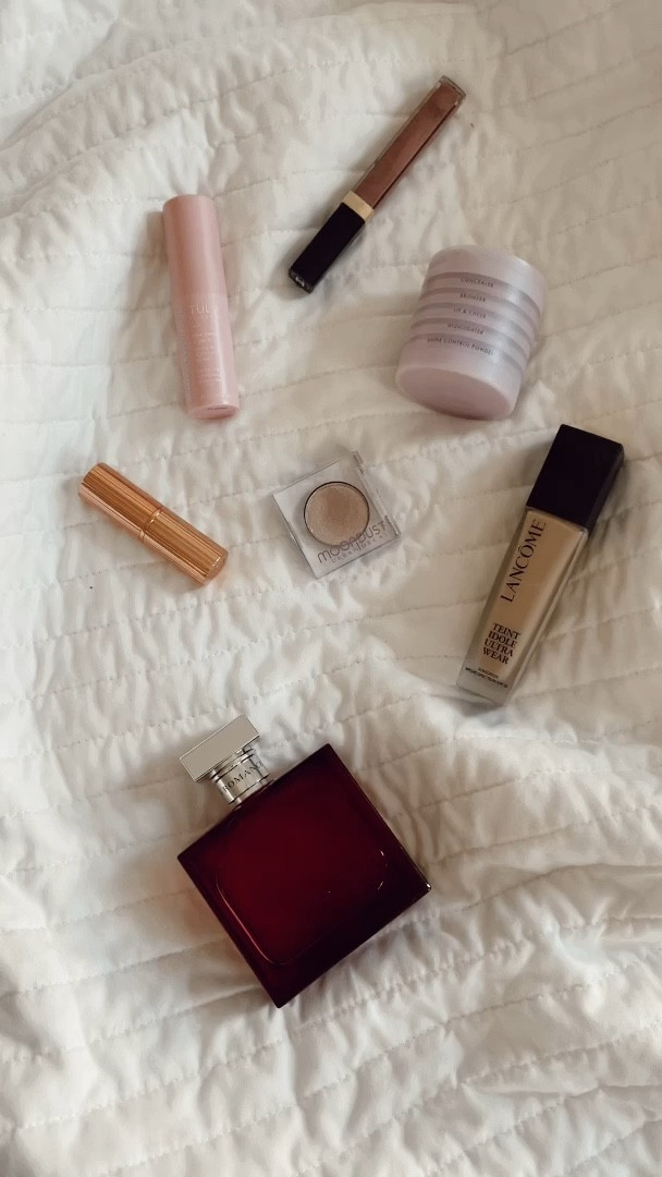 My current beauty items and going to be a part of my makeup routine for the upcoming spring season 💄💋 I’m obsessed with my new favorite perfum from Ralph Lauren, my Tulle brightening eye stick, Lancôme Idole Foundation, and my lip combo - Charlotte Tillbury 2 Medium Pillow Talk and 722 Chanel gloss! Shop them now for the makeup discount and sale! 