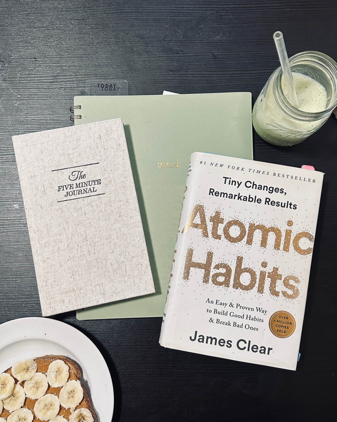 Quick simple morning routine 💚 Journal, read, look at planner for the day & match #morningroutine